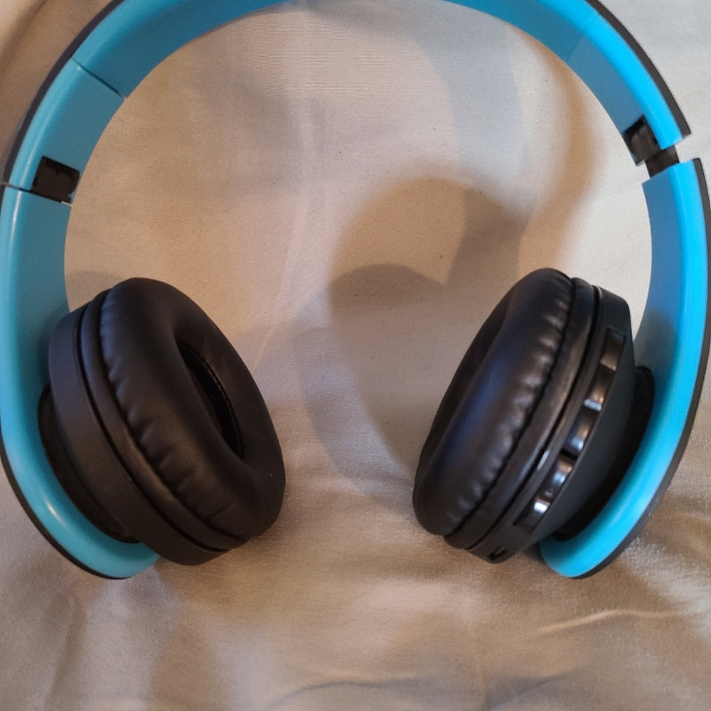 Power locus blue headphones